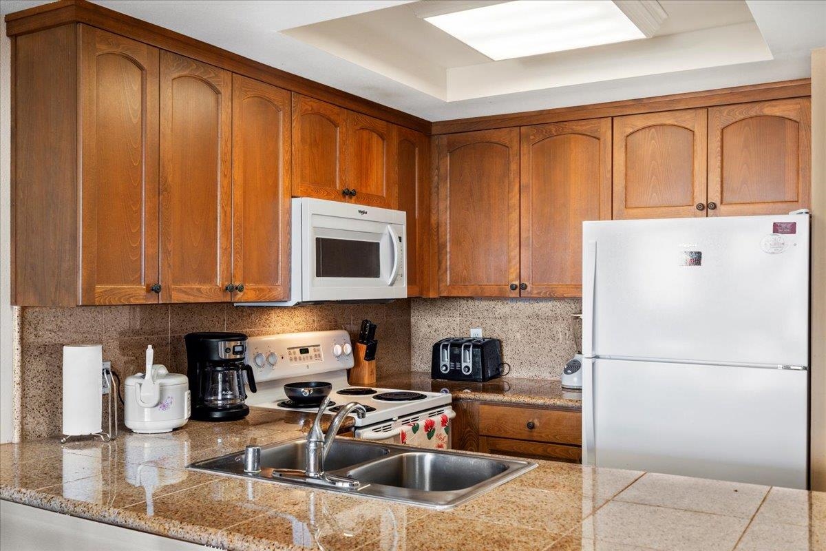 4401 Lower Honoapiilani Road, Unit B401 Lahaina, HI 96761 - Photo 2 of 42