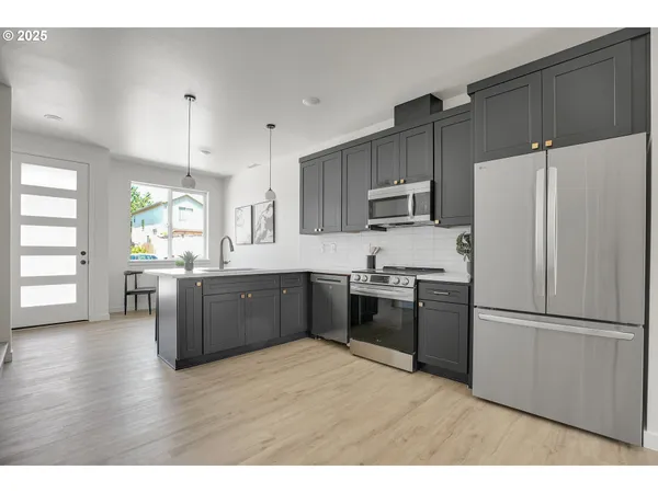 $242,500 | 14852 Northeast Couch Street, Unit 9, Portland, OR 97230