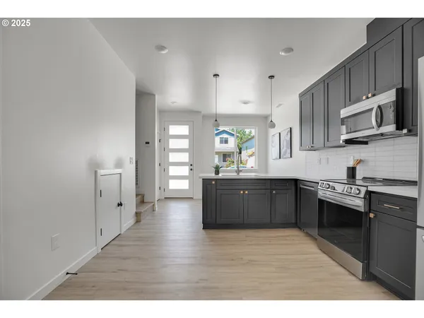 $242,500 | 14852 Northeast Couch Street, Unit 9, Portland, OR 97230