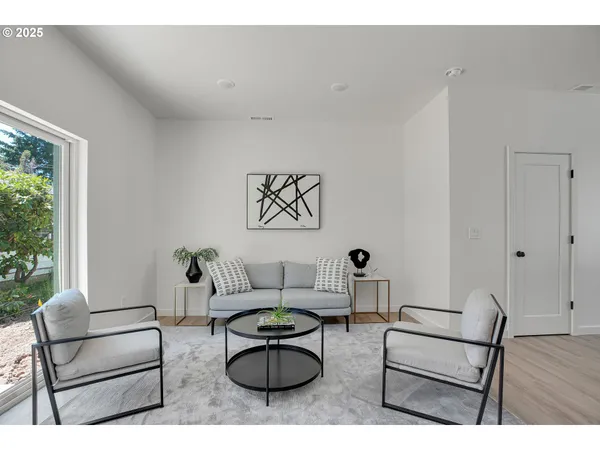 $242,500 | 14852 Northeast Couch Street, Unit 9, Portland, OR 97230
