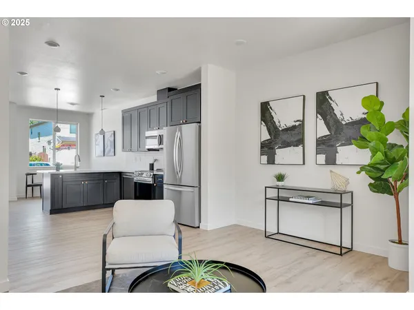 $242,500 | 14852 Northeast Couch Street, Unit 9, Portland, OR 97230