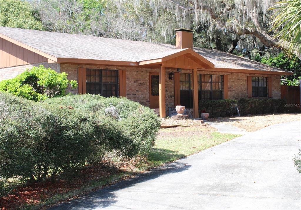 1101 North Valencia Ave