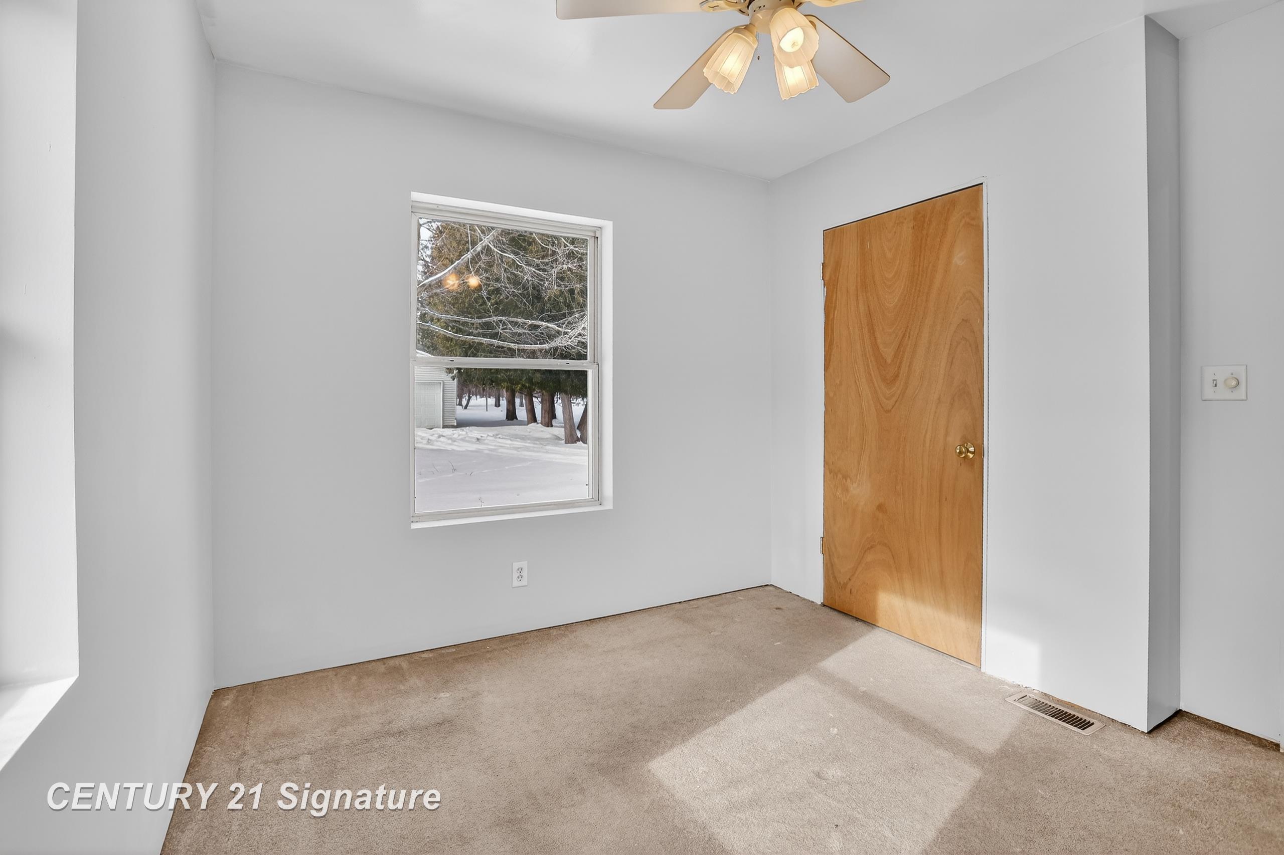 1647 North Huron Road Tawas City, MI 48763 - Photo 37 of 61