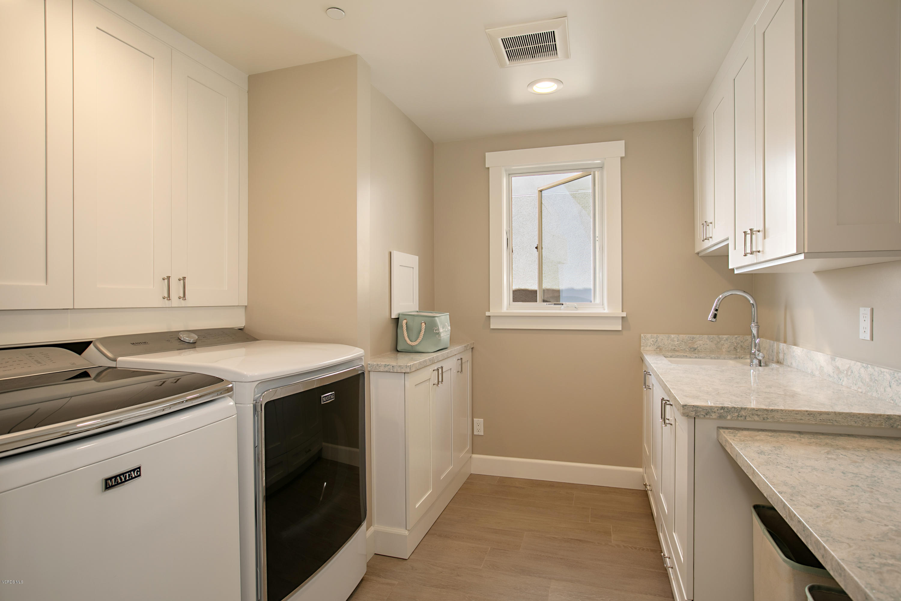 935 Mandalay Beach Road Oxnard, CA 93035 - Photo 53 of 67 Laundry Room