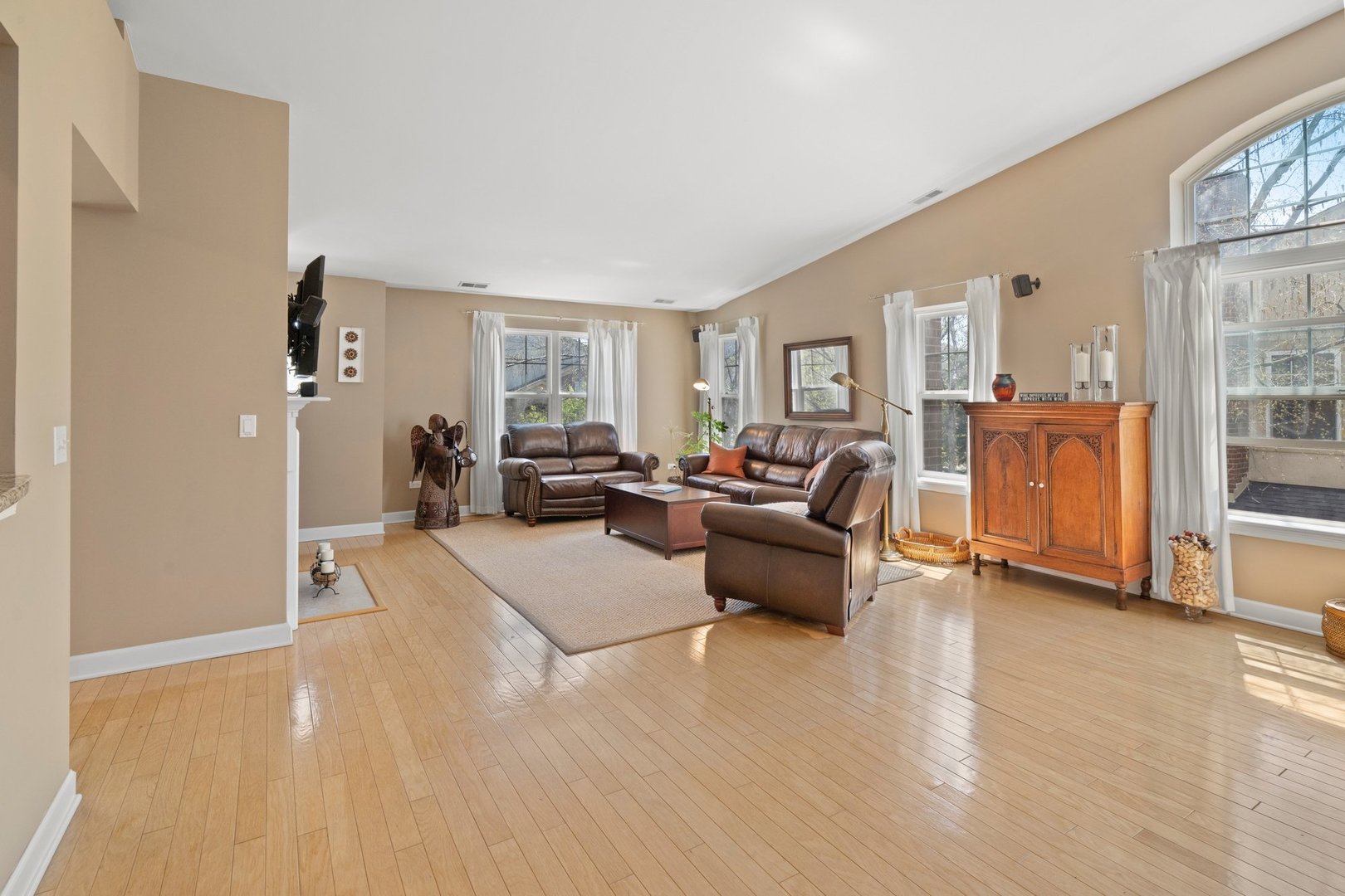 540 South Commons Court Deerfield, IL 60015 - Photo 4 of 17
