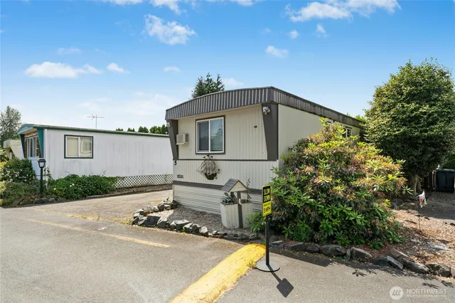 $64,990 | 7031 Northeast 175th Street, Unit 5, Kenmore, WA 98028