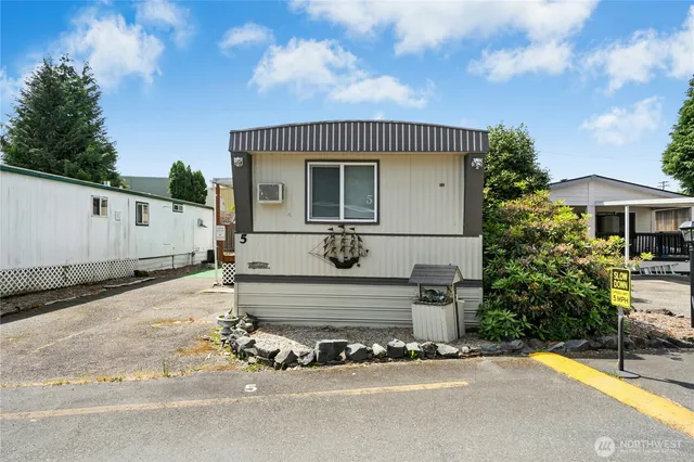 $64,990 | 7031 Northeast 175th Street, Unit 5, Kenmore, WA 98028