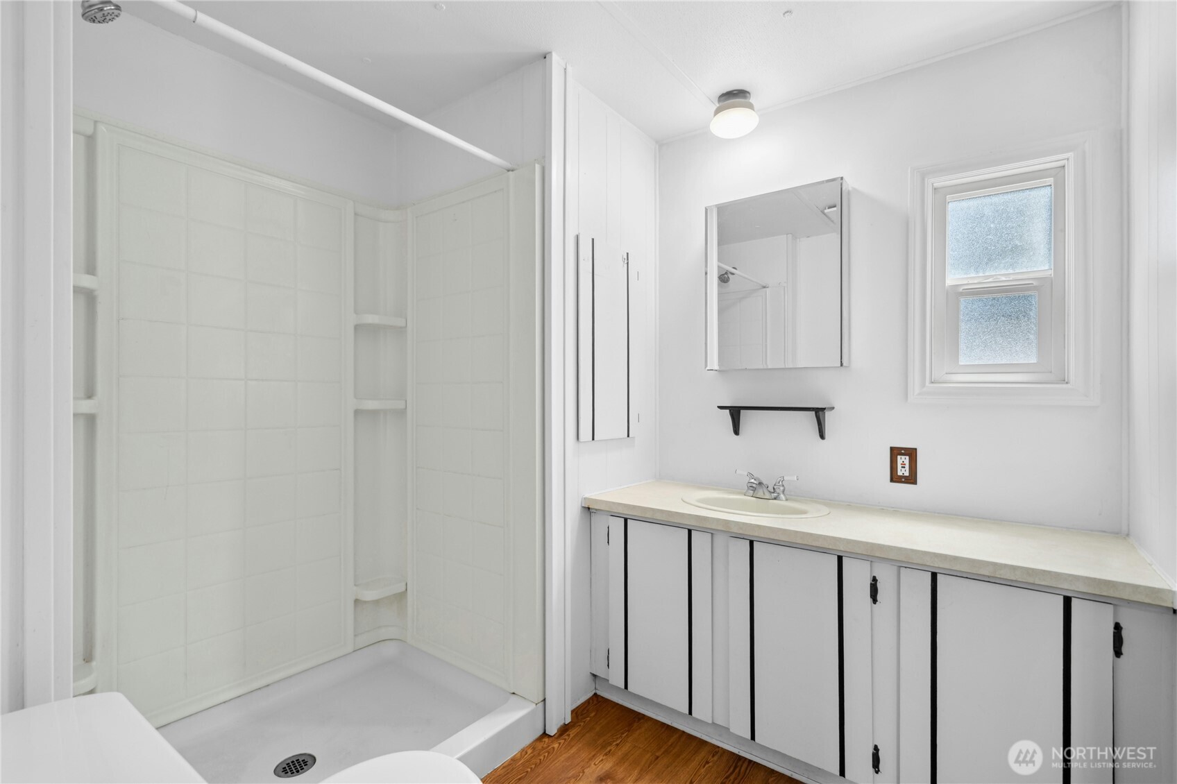 7031 Northeast 175th Street, Unit 5 Kenmore, WA 98028 - Photo 9 of 25