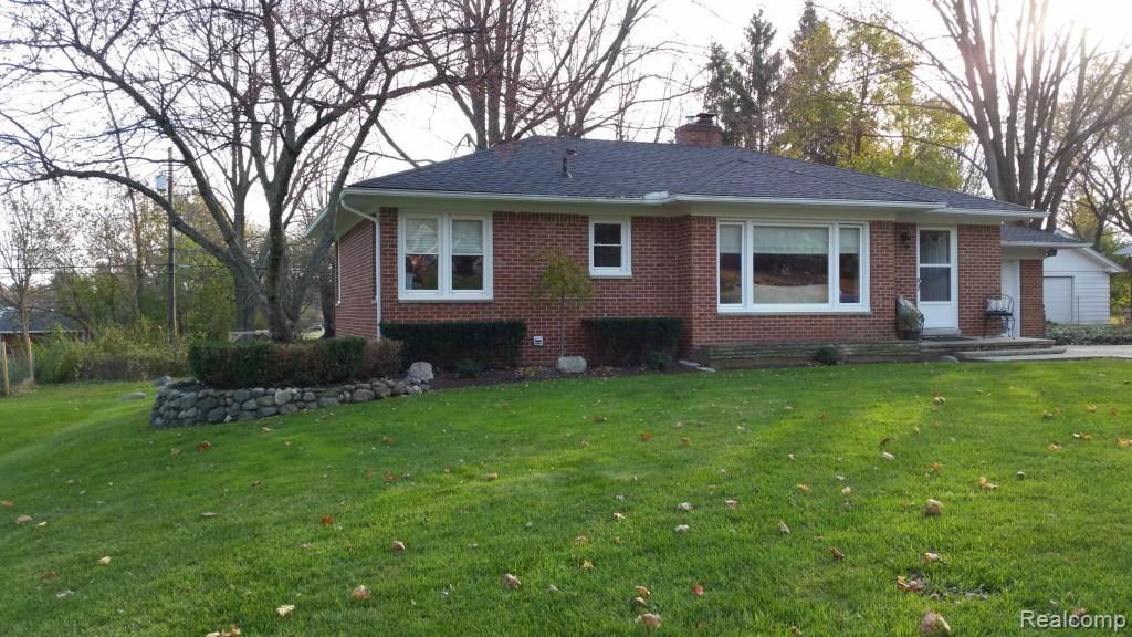 2301 Arizona Court Rochester, MI 48309 - Photo 2 of 34 Nov 2014 Arizona Ct 061.jpg