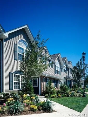 $3,405 | 143 Overlook Drive, Unit 143, Farmingville, NY 11738