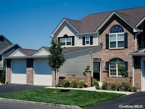 $3,405 | 143 Overlook Drive, Unit 143, Farmingville, NY 11738