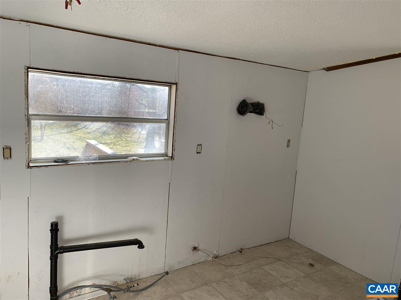 8914 Durrette Road Afton, VA 22920 - Photo 28 of 30 a bathroom with a window