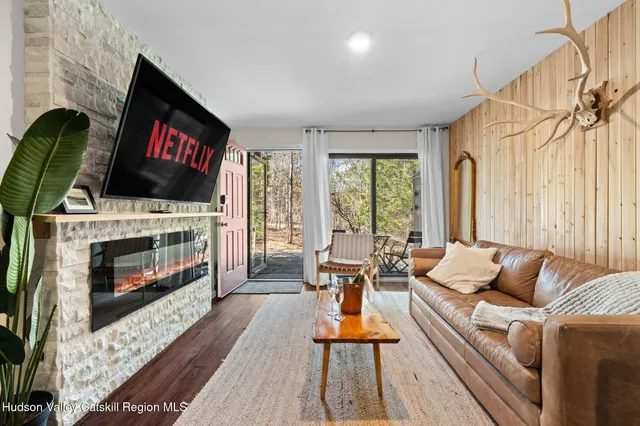 $350,000 | 64 Highlands Lane, Unit D6, Hunter, NY 12442