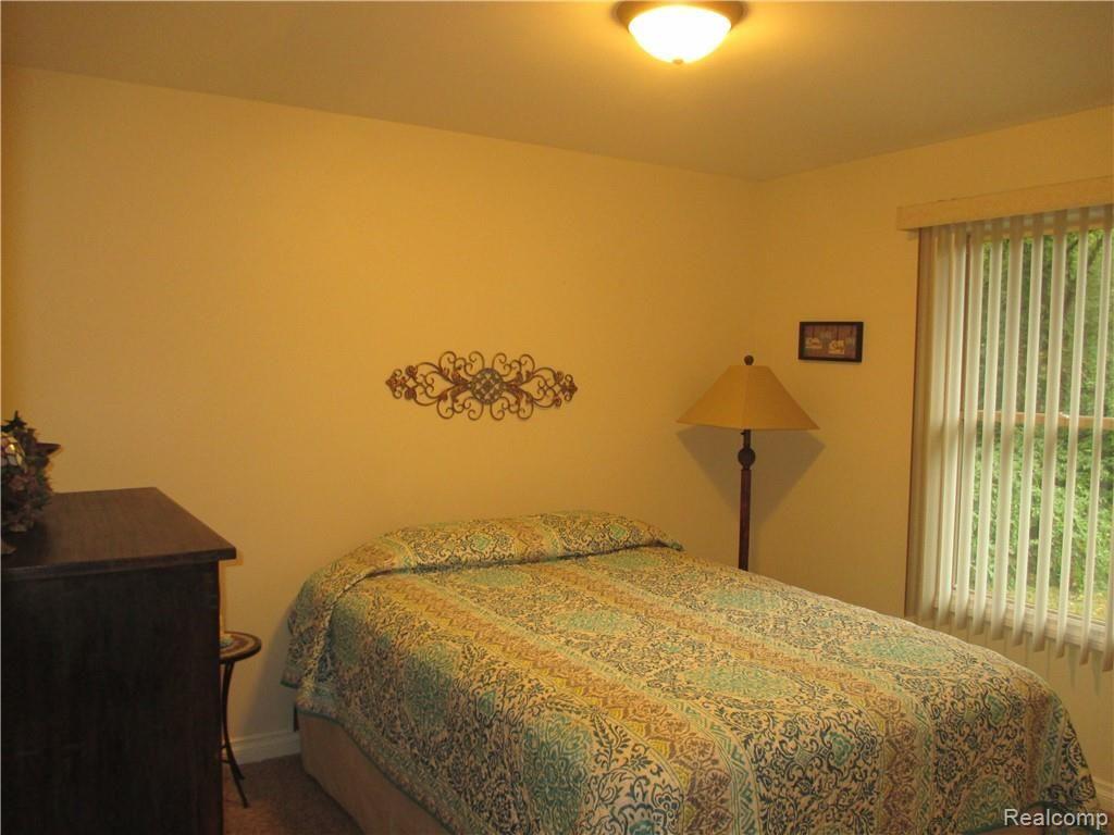 33886 Willow Road New Boston, MI 48164 - Photo 10 of 15 IMG_4606.JPG
