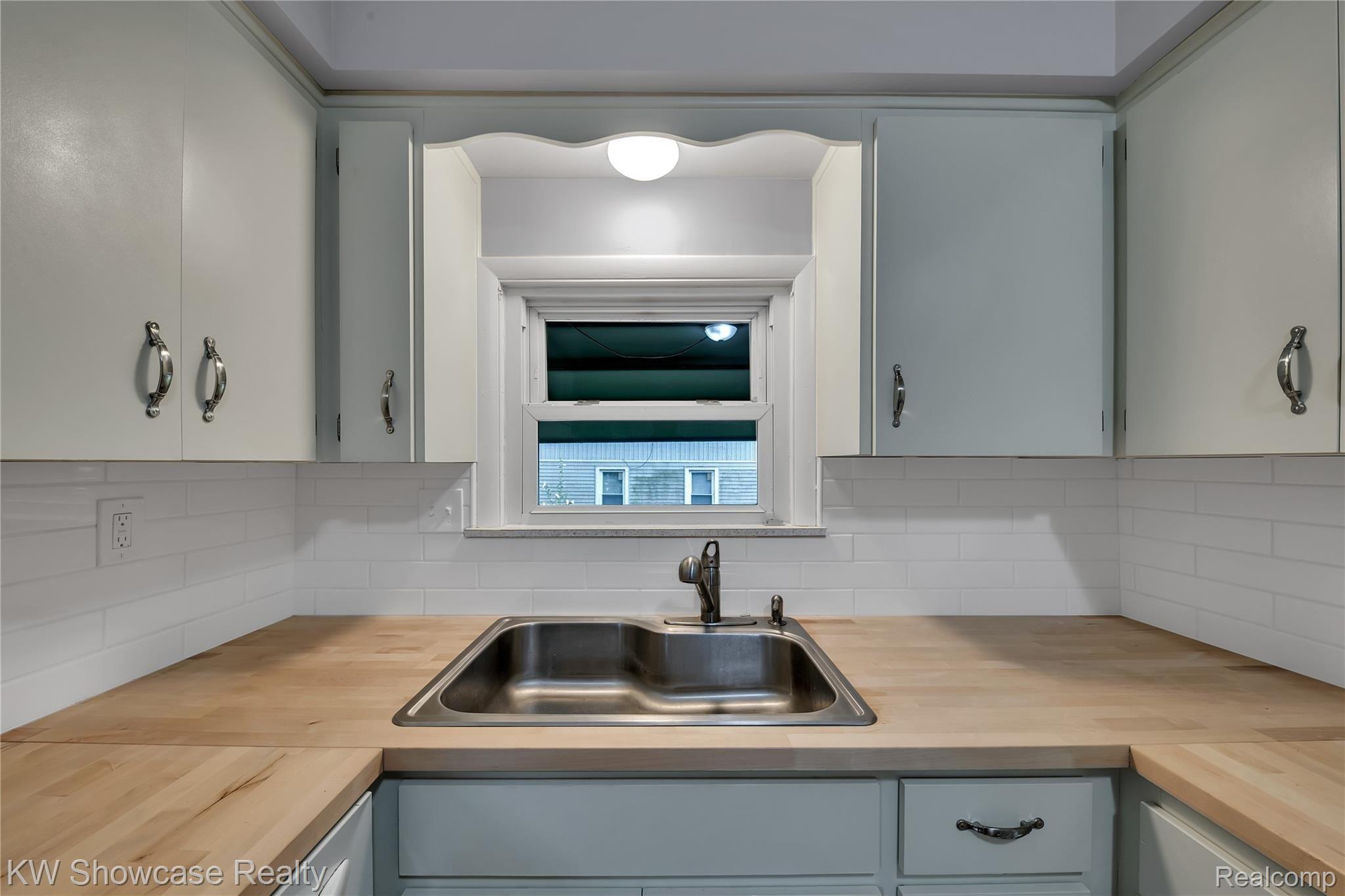 21630 Berg Road Southfield, MI 48033 - Photo 10 of 31 BUTCHER BLOCK COUTER OPS