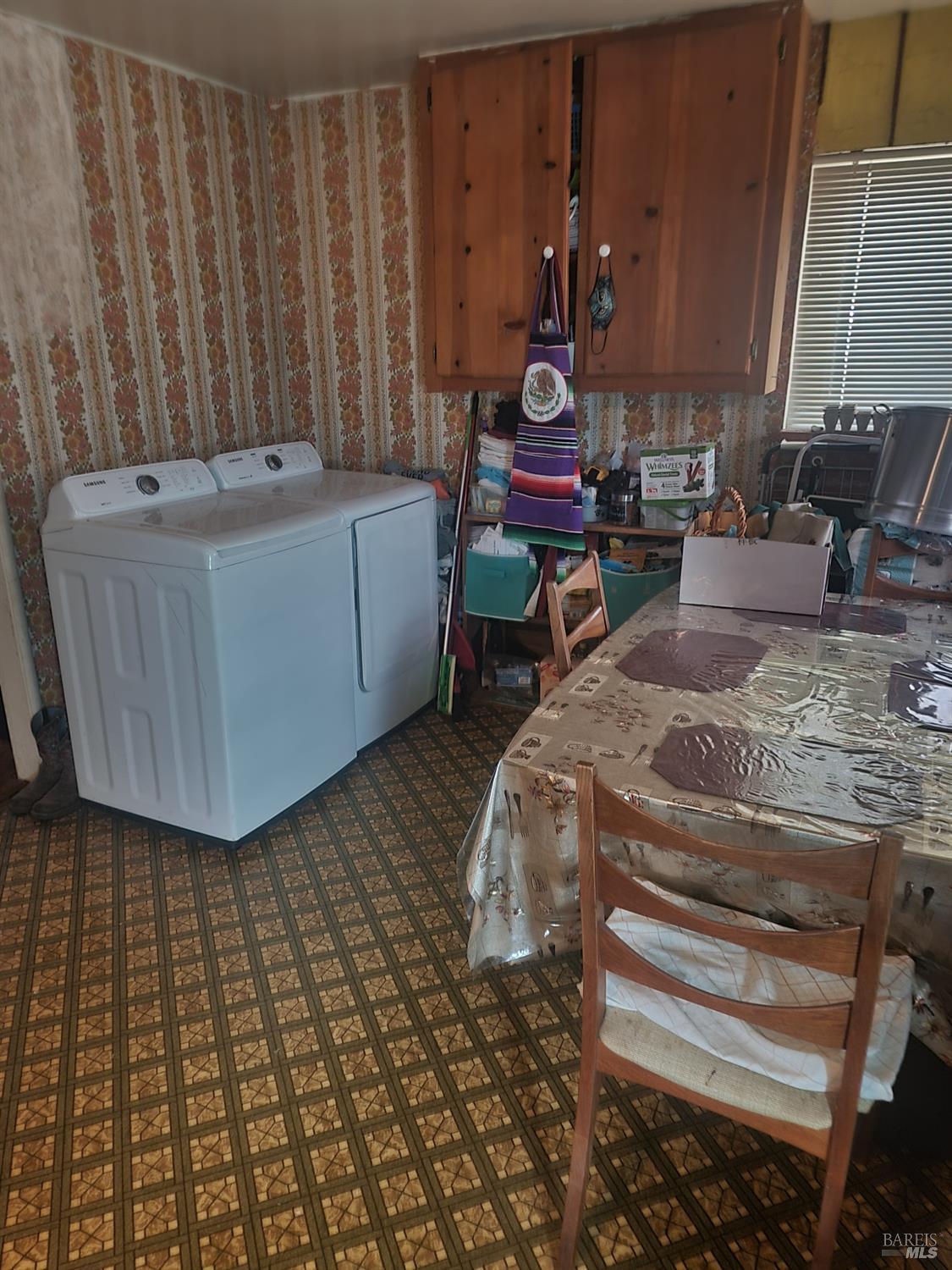 1005 Temple Avenue Santa Rosa, CA 95404 - Photo 10 of 20 a bed sitting in a room next to a window