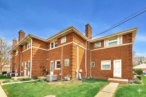 $319,000 | 1812 Oakton Street, Evanston, IL 60202