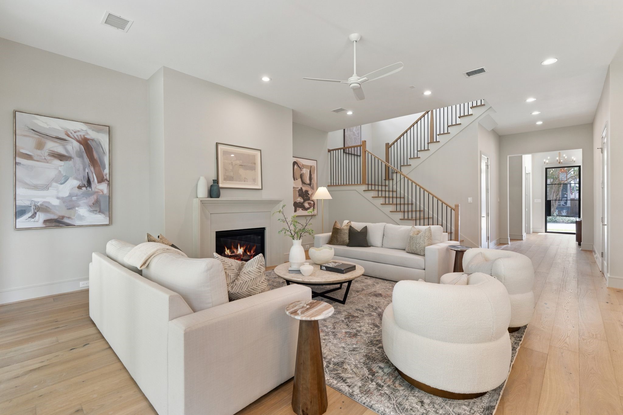 711 East 12th Street Houston, TX 77008 - Photo 8 of 47 With 11-foot ceilings and abundant natural light, the great room offers an inviting setting for everyday living and entertaining.