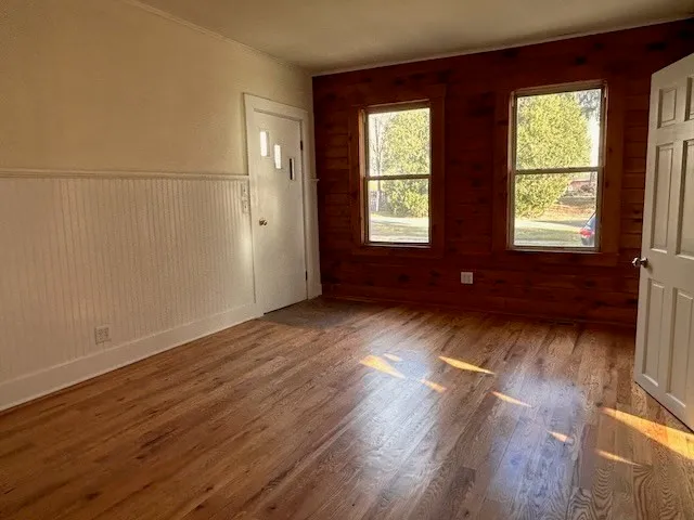 $900 | 160 Main Street, Unit 2, Charlemont, MA 01339