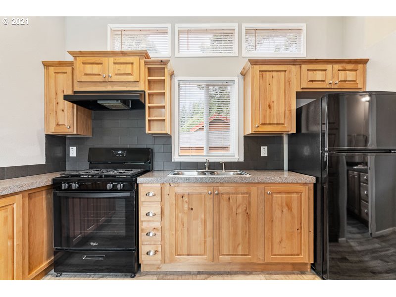 8372 Enchanted Way Southeast, Unit 192 Turner, OR 97392 - Photo 11 of 27 a kitchen with stainless steel appliances granite countertop a stove and a refrigerator