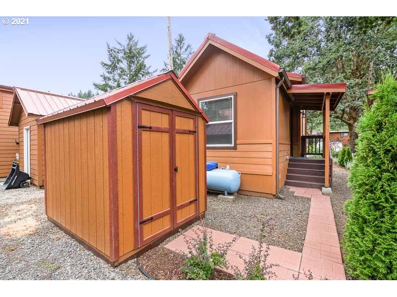 8372 Enchanted Way Southeast, Unit 192 Turner, OR 97392 - Photo 20 of 27 a view of a house with backyard