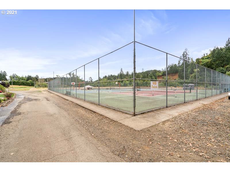 8372 Enchanted Way Southeast, Unit 192 Turner, OR 97392 - Photo 26 of 27 a view of a backyard