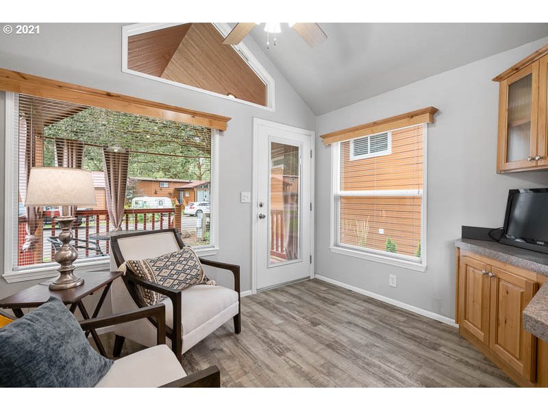 8372 Enchanted Way Southeast, Unit 192 Turner, OR 97392 - Photo 5 of 27 a living room with furniture and a window