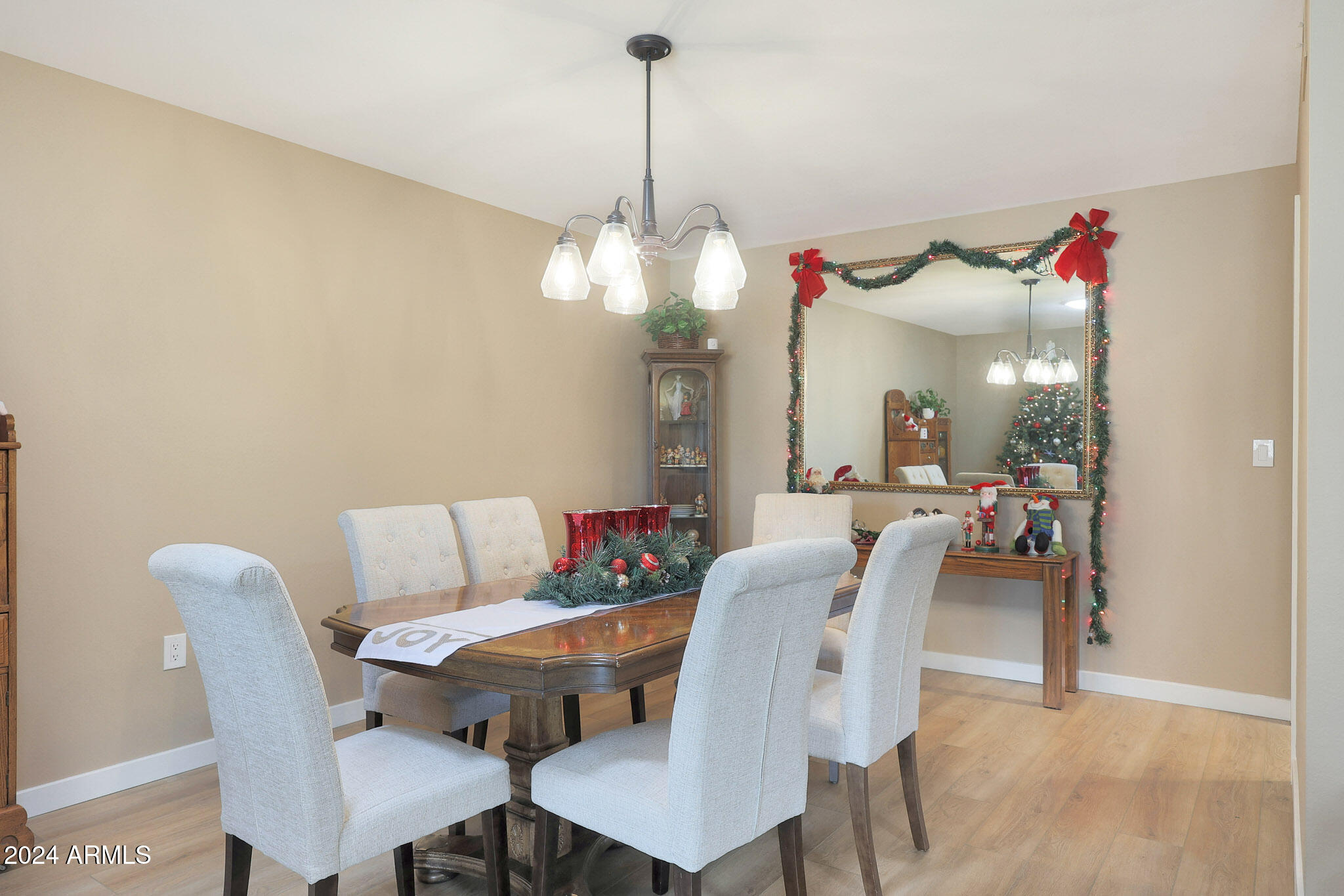 10137 West Mountain View Road Sun City, AZ 85351 - Photo 4 of 34 Dining