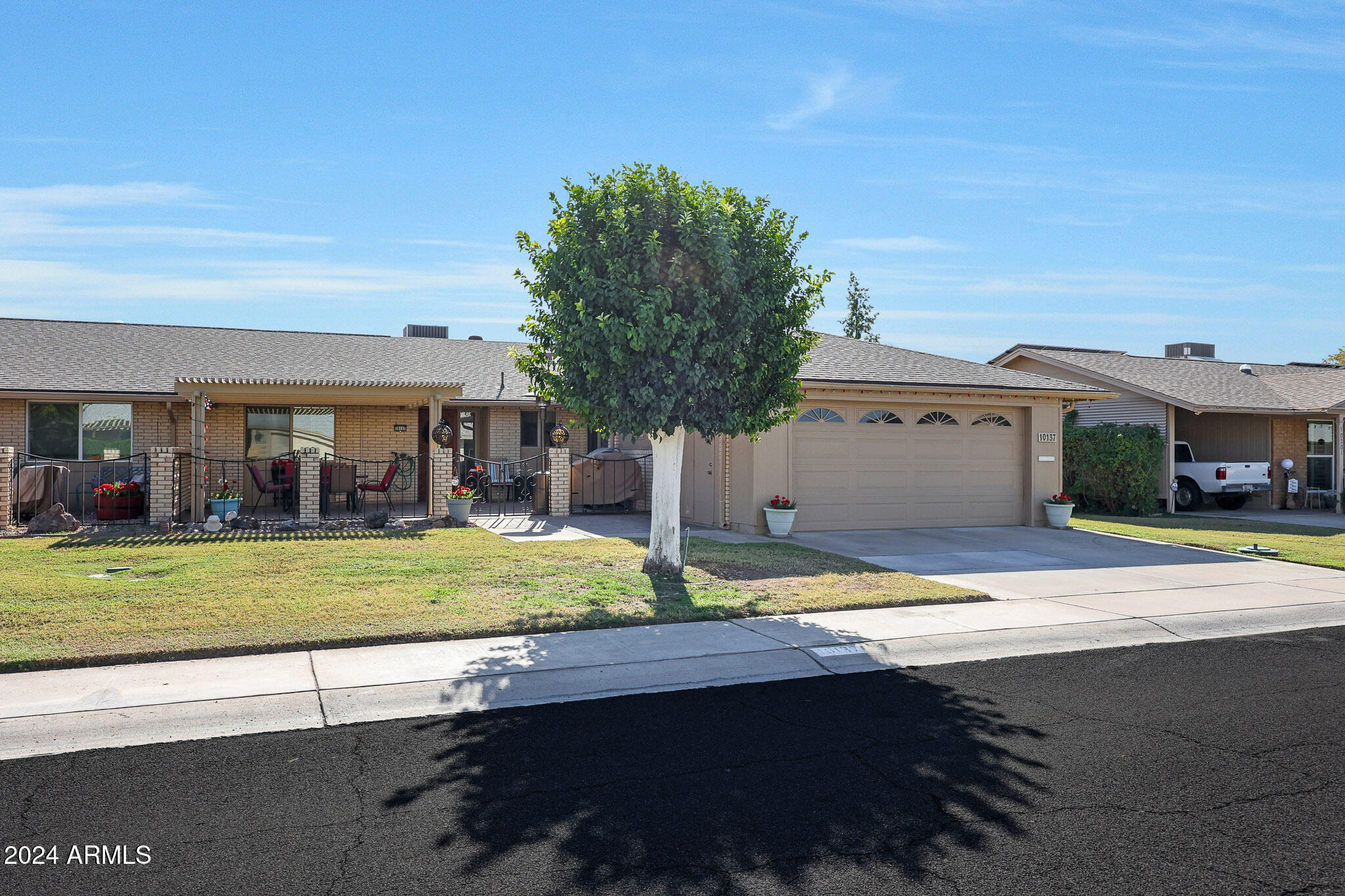 10137 West Mountain View Road Sun City, AZ 85351 - Photo 7 of 34 a view of a house with garden and balcony