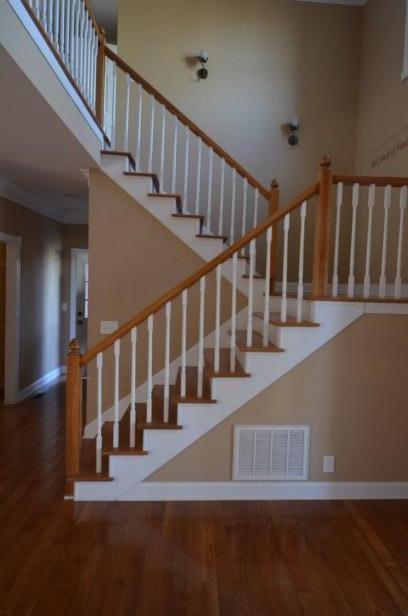 577 Peach Orchard Road Andersonville, TN 37705 - Photo 25 of 37 Staircase