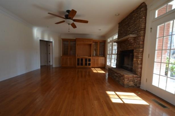 577 Peach Orchard Road Andersonville, TN 37705 - Photo 7 of 37 LR- Entertainment Unit