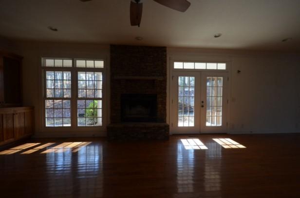577 Peach Orchard Road Andersonville, TN 37705 - Photo 8 of 37 LR-Gas Fireplace