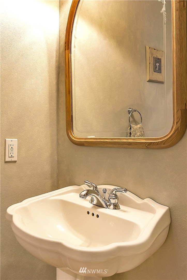 4020 Pipeline Road Blaine, WA 98230 - Photo 8 of 24 Gallery Image 8