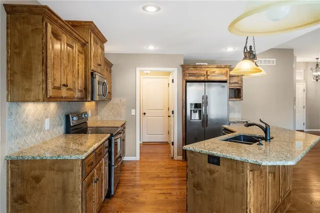 $440,000 | 194 North Camelot Drive, Liberty, MO 64068