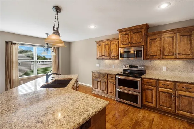 $440,000 | 194 North Camelot Drive, Liberty, MO 64068