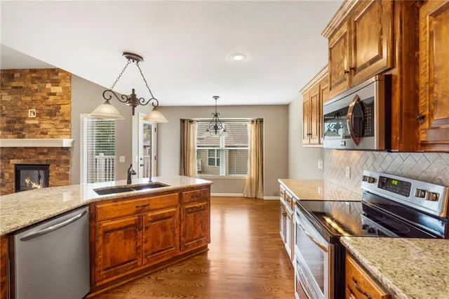 $440,000 | 194 North Camelot Drive, Liberty, MO 64068