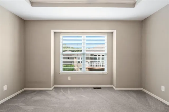 $440,000 | 194 North Camelot Drive, Liberty, MO 64068