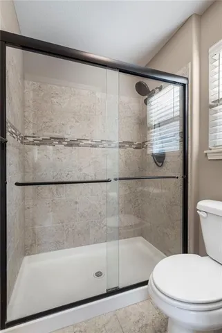 $440,000 | 194 North Camelot Drive, Liberty, MO 64068