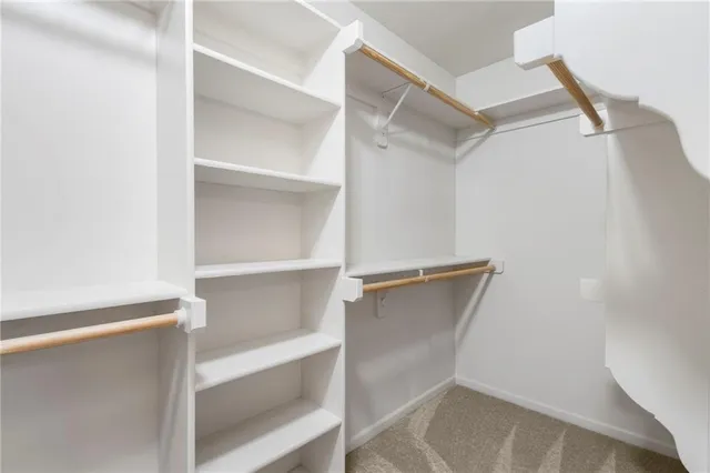 $440,000 | 194 North Camelot Drive, Liberty, MO 64068