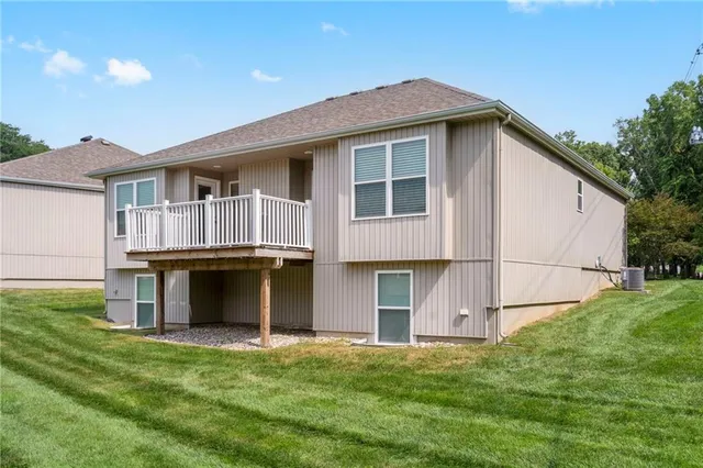 $440,000 | 194 North Camelot Drive, Liberty, MO 64068