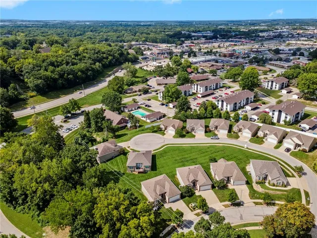 $440,000 | 194 North Camelot Drive, Liberty, MO 64068