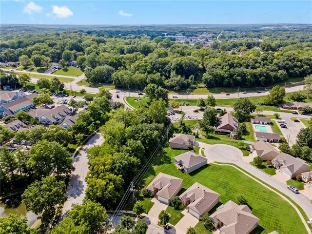 $440,000 | 194 North Camelot Drive, Liberty, MO 64068