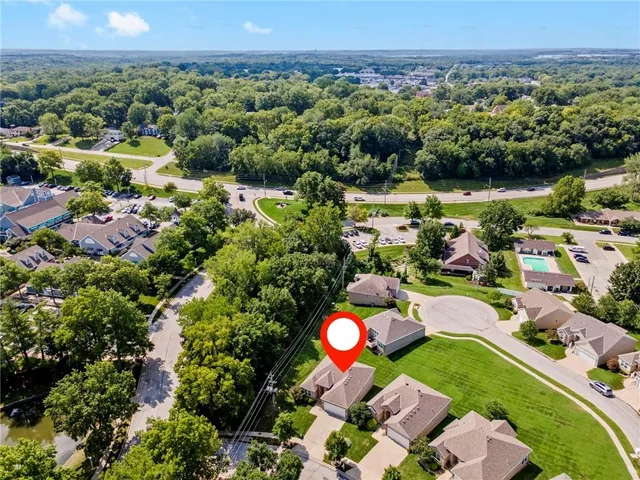 $440,000 | 194 North Camelot Drive, Liberty, MO 64068