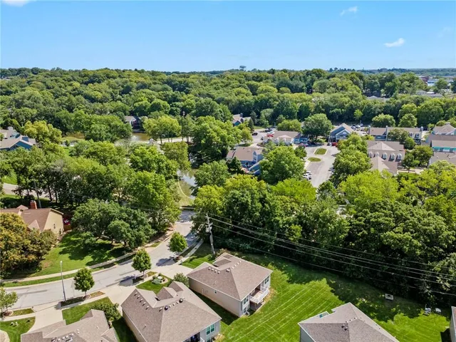 $440,000 | 194 North Camelot Drive, Liberty, MO 64068