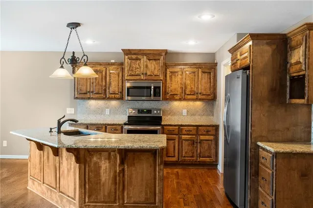 $440,000 | 194 North Camelot Drive, Liberty, MO 64068