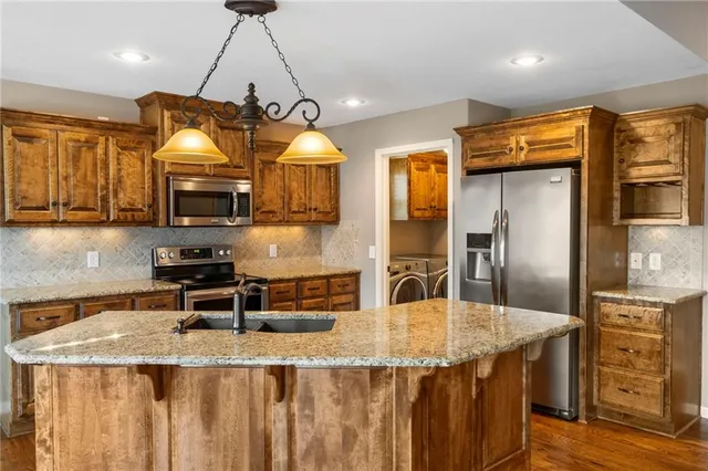 $440,000 | 194 North Camelot Drive, Liberty, MO 64068