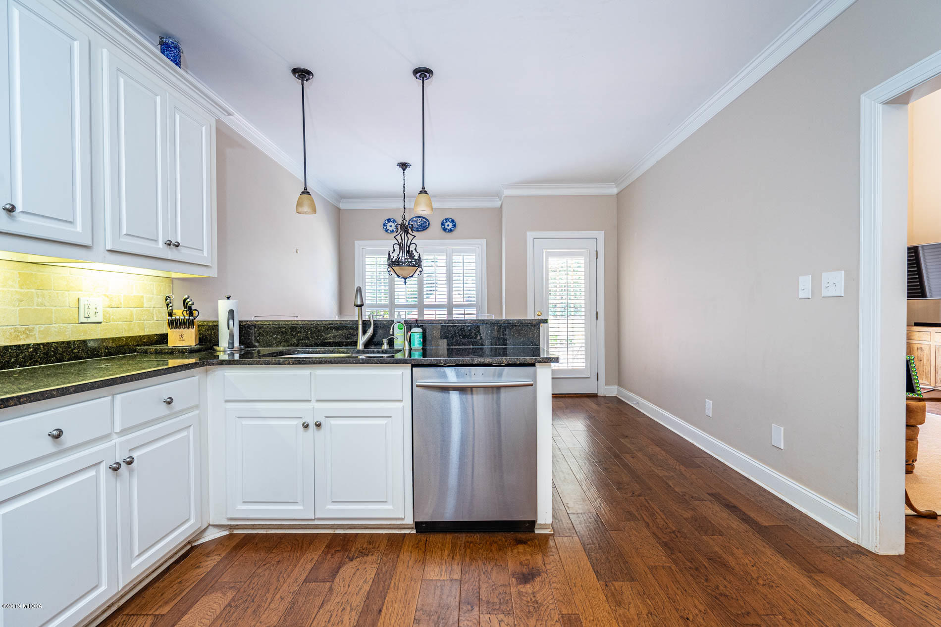 212 Hampton Way Macon, GA 31220 - Photo 16 of 24 Kitchen4