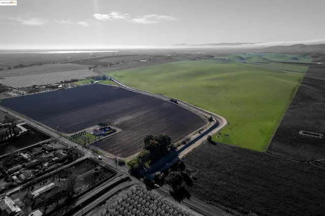 an aerial view of a yard