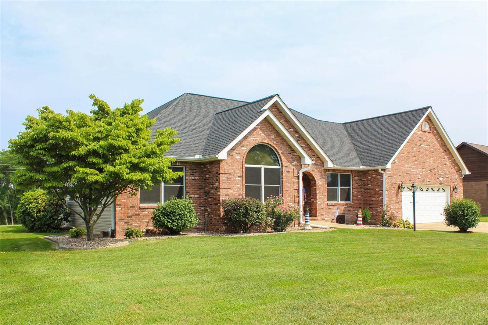 9 Willow Way Brighton, IL 62012 - Photo 2 of 46