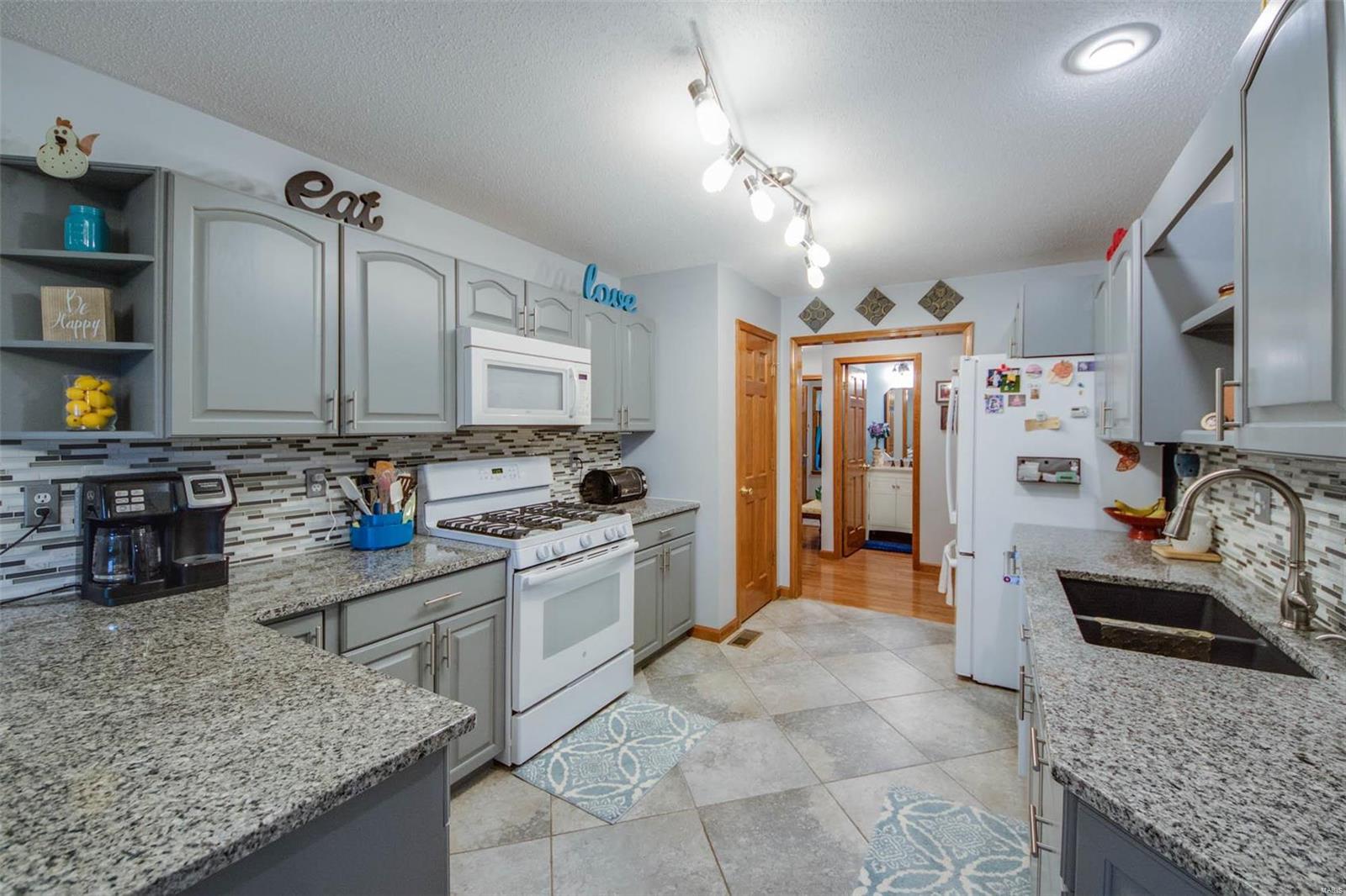 9 Willow Way Brighton, IL 62012 - Photo 9 of 46